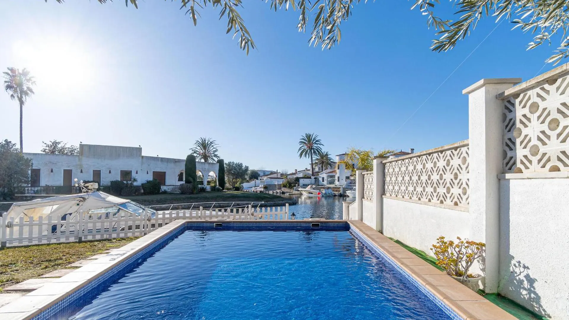 Casa Con Piscina, Gran Amarre Y 4 Dormitorios En Castello D'Empuries - Hisp-288-53 Empuriabrava