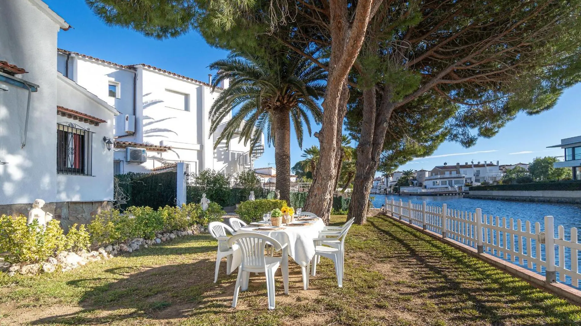 Casa Con Piscina, Gran Amarre Y 4 Dormitorios En Castello D'Empuries - Hisp-288-53 Empuriabrava Spain